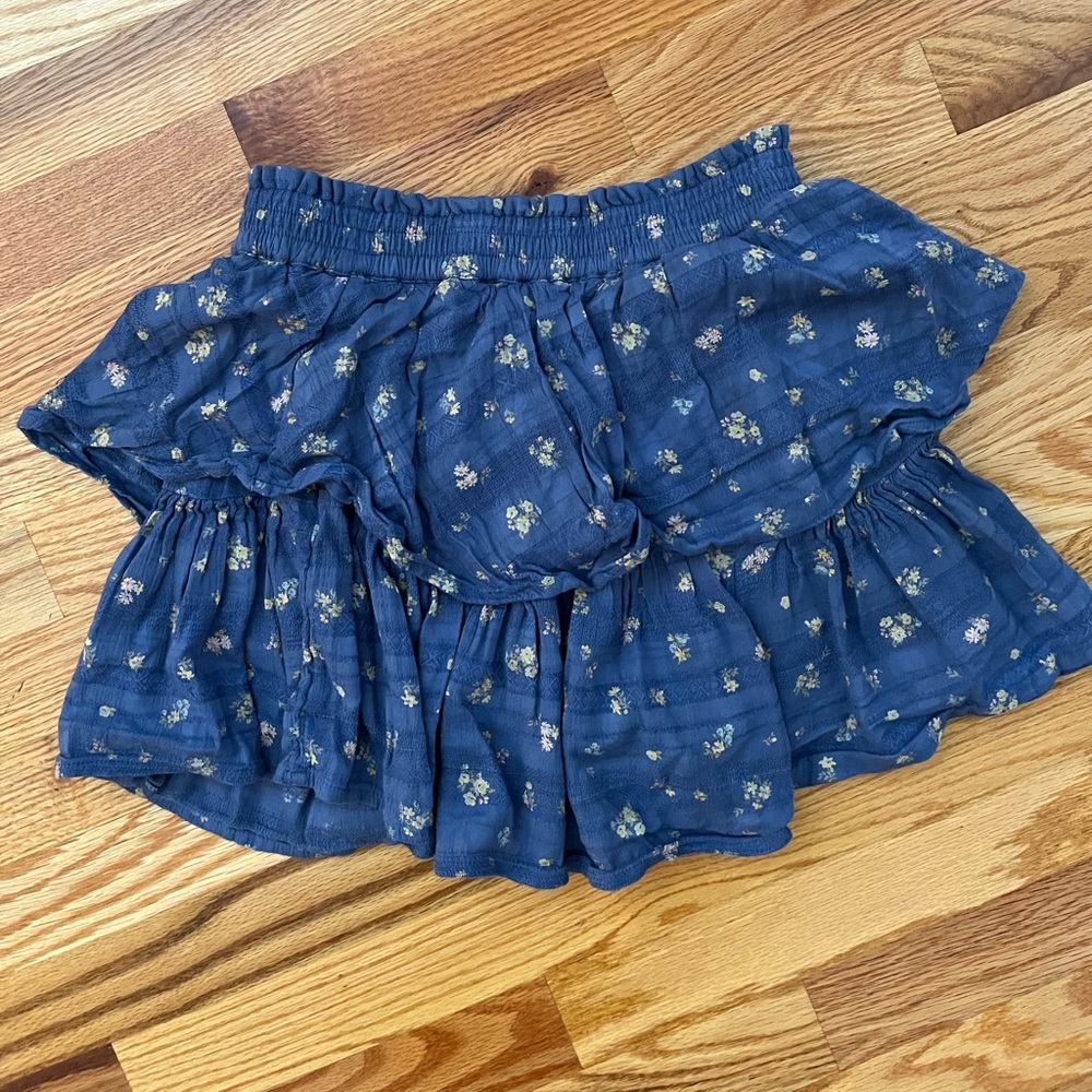 American eagle floral ruffled skirt.